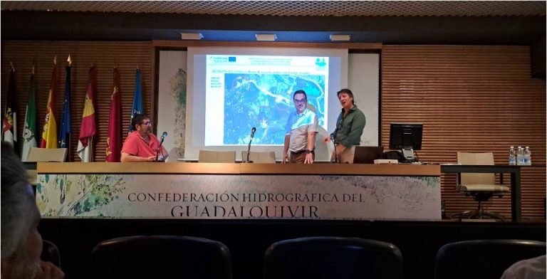 Emilio Rodríguez (MITECO, Marco de Actuaciones por Doñana), Juan Lluch (Confederación Hidrográfica del Guadalquivir) y Miguel Gil (Yuntas) explican el objeto y complejidad del Piloto 5
